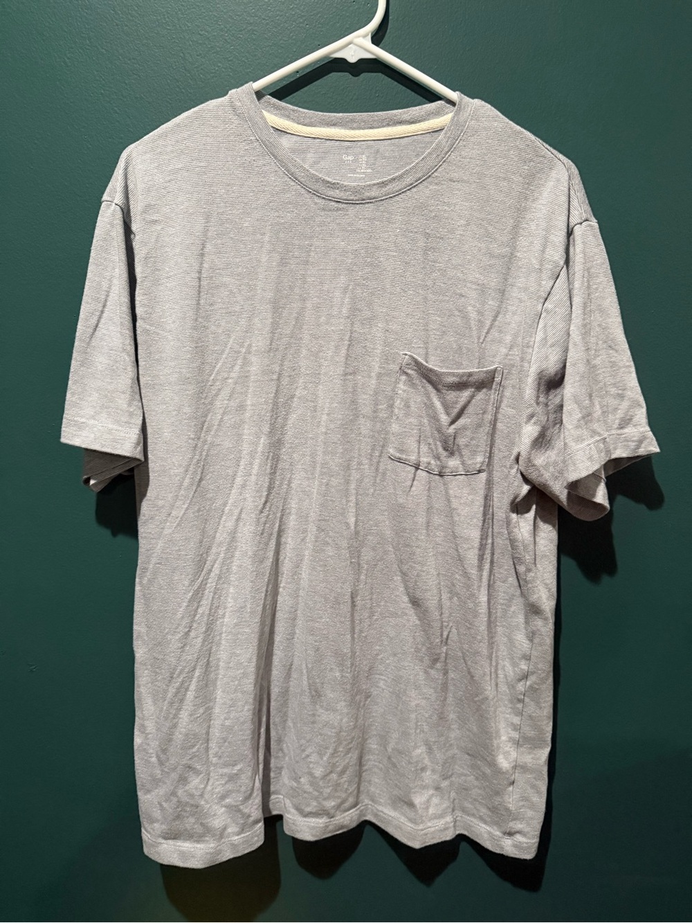 GAP Men's Light Gray Short-Sleeve Pocket Tee